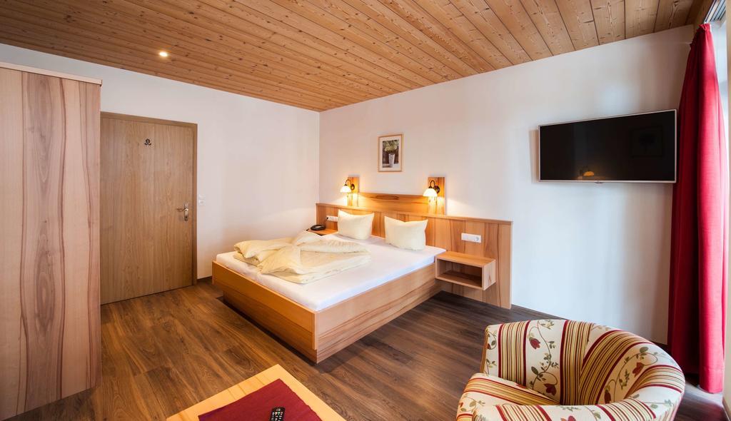 Rustika - Appartements&Spa Ehrwald Exterior foto